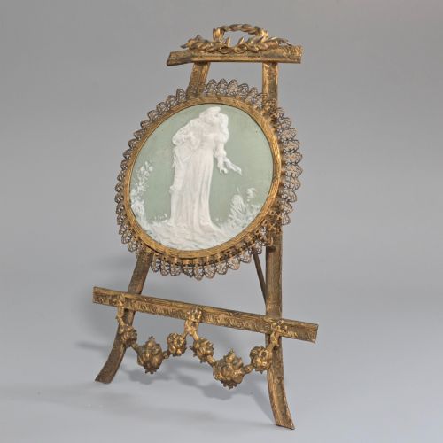 ATTRACTIVE BISQUE PLAQUE IN A GILT METAL EASEL STAND C1900 - ADDITIONAL PHOTO 1