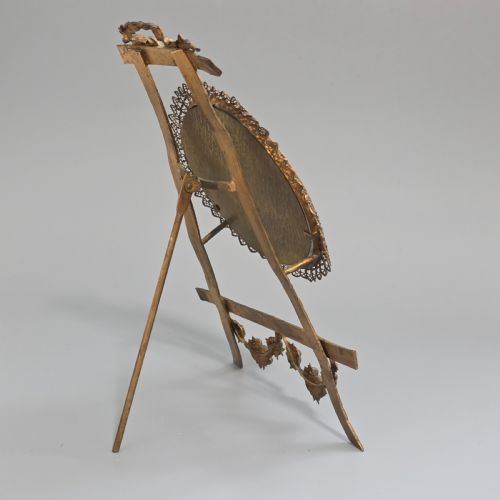 ATTRACTIVE BISQUE PLAQUE IN A GILT METAL EASEL STAND C1900 - ADDITIONAL PHOTO 4