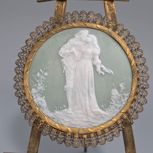 ATTRACTIVE BISQUE PLAQUE IN A GILT METAL EASEL STAND C1900 - ADDITIONAL PHOTO 5