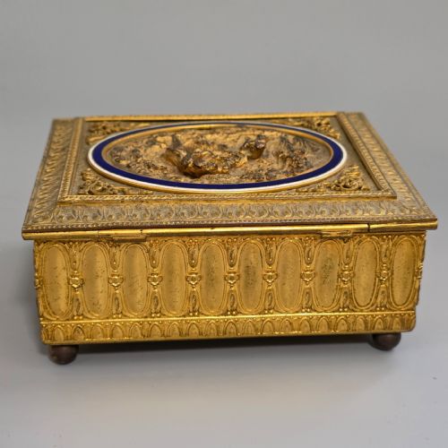 ANTIQUE FRENCH ORMOLU BLUE ENAMEL TRINKET BOX FIGURAL SCENE C1900 JEWELLERY BOX - ADDITIONAL PHOTO 2