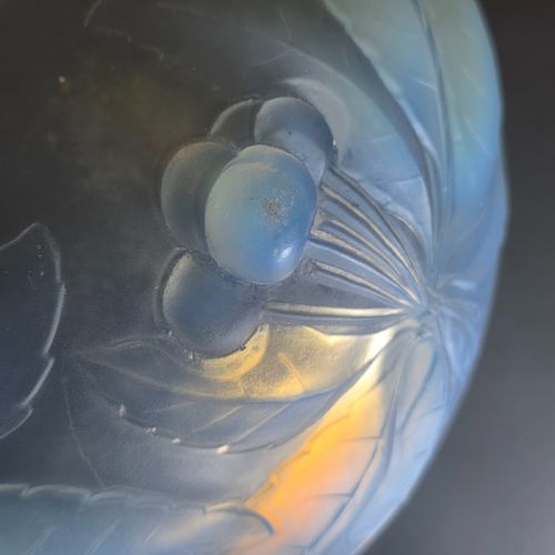 PAIR OF SIGNED 1930S FRENCH OPALESCENT GLASS BOWLS G VALLON VINTAGE CHERRIES DESIGN - ADDITIONAL PHOTO 2