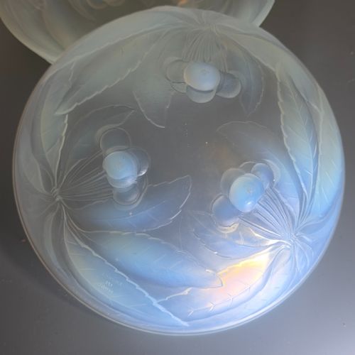 PAIR OF SIGNED 1930S FRENCH OPALESCENT GLASS BOWLS G VALLON VINTAGE CHERRIES DESIGN - ADDITIONAL PHOTO 3