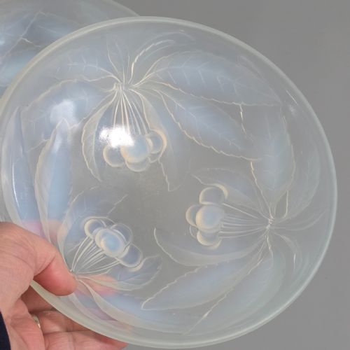 PAIR OF SIGNED 1930S FRENCH OPALESCENT GLASS BOWLS G VALLON VINTAGE CHERRIES DESIGN - ADDITIONAL PHOTO 6