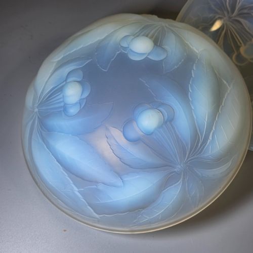 PAIR OF SIGNED 1930S FRENCH OPALESCENT GLASS BOWLS G VALLON VINTAGE CHERRIES DESIGN - ADDITIONAL PHOTO 9