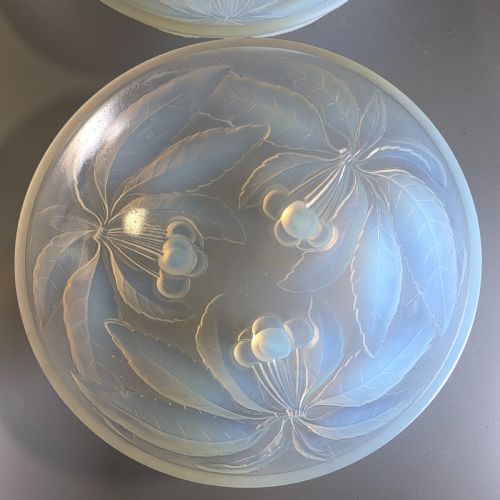 PAIR OF SIGNED 1930S FRENCH OPALESCENT GLASS BOWLS G VALLON VINTAGE CHERRIES DESIGN - ADDITIONAL PHOTO 18