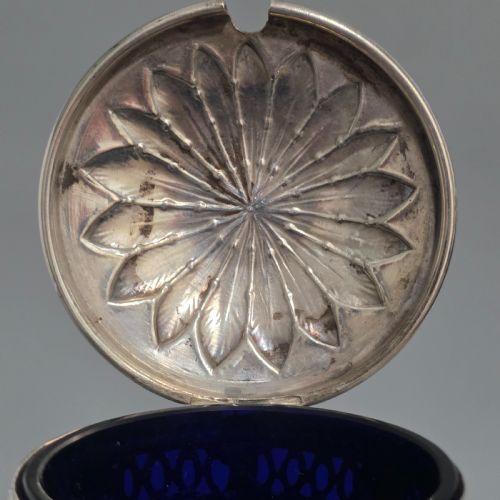 ANTIQUE 800 SILVER DEVIL MUSTARD POT FIGURAL LEGS BLUE GLASS LINER 19THC NOVELTY SILVER - ADDITIONAL PHOTO 9