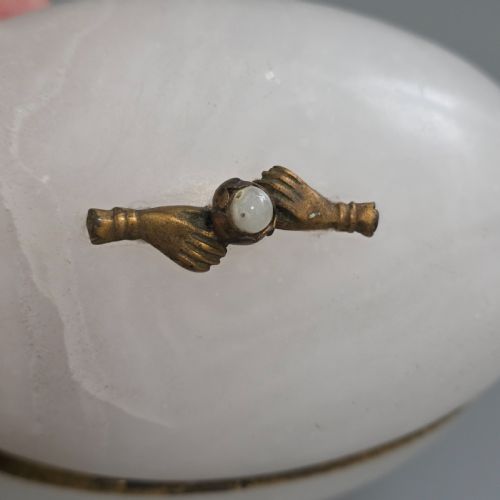 LARGE ANTIQUE ALABASTER EGG JEWELLERY BOX C1900 HINGED TRINKET BOX HAND PEARL DECORATION - ADDITIONAL PHOTO 4