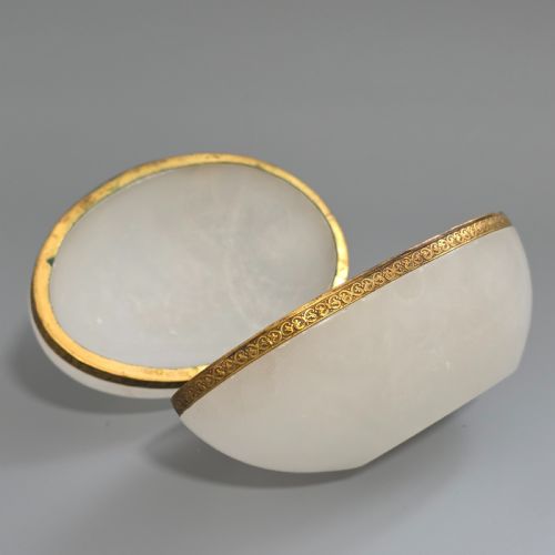 LARGE ANTIQUE ALABASTER EGG JEWELLERY BOX C1900 HINGED TRINKET BOX HAND PEARL DECORATION - ADDITIONAL PHOTO 9