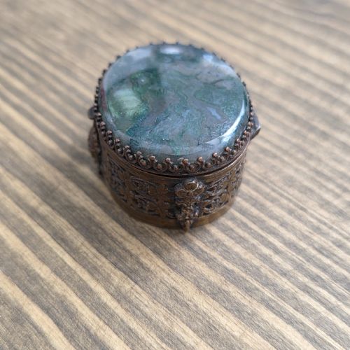 ANTIQUE VICTORIAN PILL BOX MOSS AGATE GILT METAL 19TH CENTURY