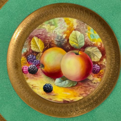 PAIR ANTIQUE WEDGWOOD HAND PAINTED FRUIT PLATES 27CM AD HOLLAND EMERALD GREEN GILT C1910 - ADDITIONAL PHOTO 11