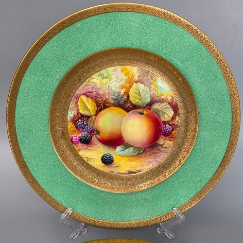 PAIR ANTIQUE WEDGWOOD HAND PAINTED FRUIT PLATES 27CM AD HOLLAND EMERALD GREEN GILT C1910 - ADDITIONAL PHOTO 16