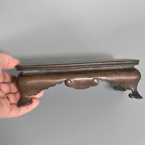 FINE QUALITY EARLY 19TH CENTURY CHINESE FOOTED BRONZE BASE 21CM X 12CM X 65CM - ADDITIONAL PHOTO 1