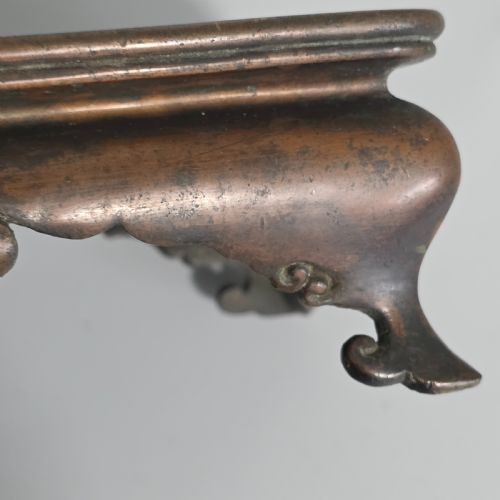 FINE QUALITY EARLY 19TH CENTURY CHINESE FOOTED BRONZE BASE 21CM X 12CM X 65CM - ADDITIONAL PHOTO 8