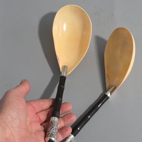 FINE PAIR OF CHINESE EXPORT SILVER SALAD SERVERS WANG HING WH90 MARK BAMBOO SHELL DESIGN 28CM - ADDITIONAL PHOTO 10