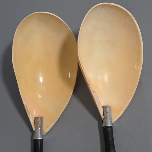 FINE PAIR OF CHINESE EXPORT SILVER SALAD SERVERS WANG HING WH90 MARK BAMBOO SHELL DESIGN 28CM - ADDITIONAL PHOTO 13