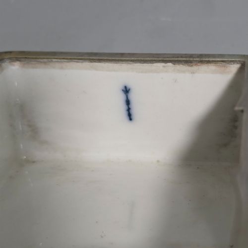 LARGE KPM 19THC SILVER MOUNTED PAINTED TABLE SNUFFBOX C1880 - ADDITIONAL PHOTO 3