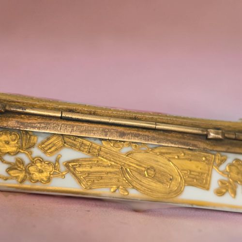 RARE 19TH CENTURY FRENCH PORCELAIN SNUFF BOX HARP FORM HAND PAINTED - ADDITIONAL PHOTO 7