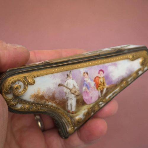 RARE 19TH CENTURY FRENCH PORCELAIN SNUFF BOX HARP FORM HAND PAINTED - ADDITIONAL PHOTO 8