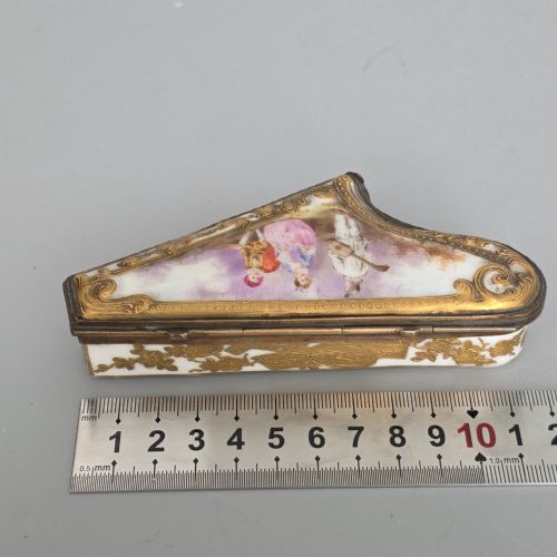 RARE 19TH CENTURY FRENCH PORCELAIN SNUFF BOX HARP FORM HAND PAINTED - ADDITIONAL PHOTO 14