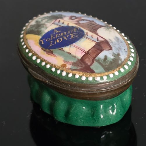 RARE 18THC BILSTON ENAMEL 'A TOKEN OF LOVE' PATCH BOX C17901800 - ADDITIONAL PHOTO 2