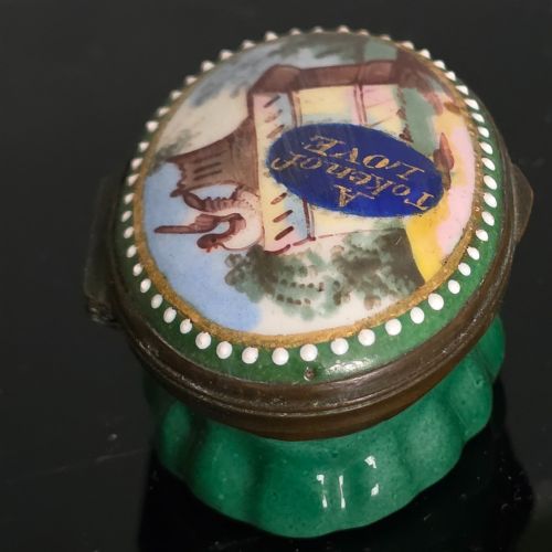 RARE 18THC BILSTON ENAMEL 'A TOKEN OF LOVE' PATCH BOX C17901800 - ADDITIONAL PHOTO 4