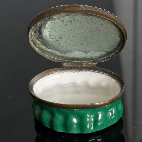 RARE 18THC BILSTON ENAMEL 'A TOKEN OF LOVE' PATCH BOX C17901800 - ADDITIONAL PHOTO 10