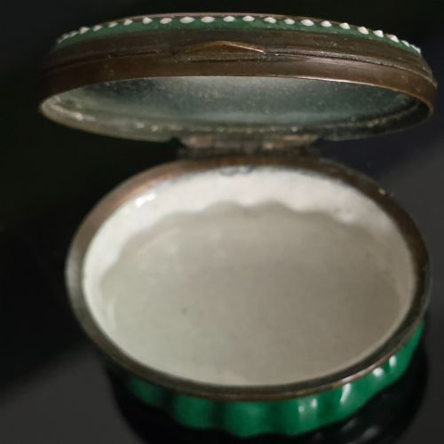 RARE 18THC BILSTON ENAMEL 'A TOKEN OF LOVE' PATCH BOX C17901800 - ADDITIONAL PHOTO 11