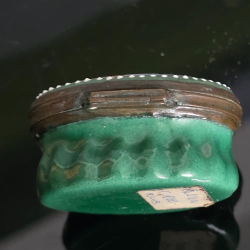 RARE 18THC BILSTON ENAMEL 'A TOKEN OF LOVE' PATCH BOX C17901800 - ADDITIONAL PHOTO 12
