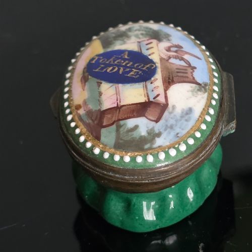 RARE 18THC BILSTON ENAMEL 'A TOKEN OF LOVE' PATCH BOX C17901800 - ADDITIONAL PHOTO 14