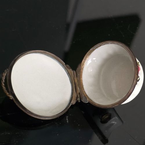 EXQUISITE SOUTH STAFFORDSHIRE ENAMEL SNUFF BOX CIRCA 1765 SUPERB CONDITION - ADDITIONAL PHOTO 7