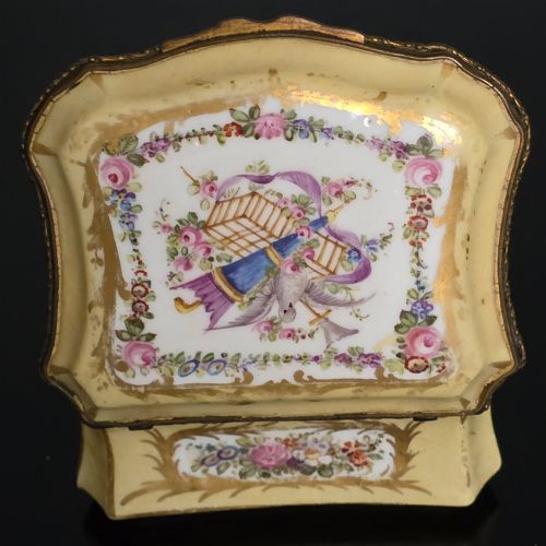 SEVRES STYLE YELLOW GROUND PORCELAIN BOX LOVE BIRDS FLORAL DECORATION C1890 - ADDITIONAL PHOTO 9