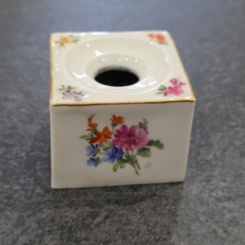 19THC MEISSEN FLORALLY PAINTED INKWELL - ADDITIONAL PHOTO 4