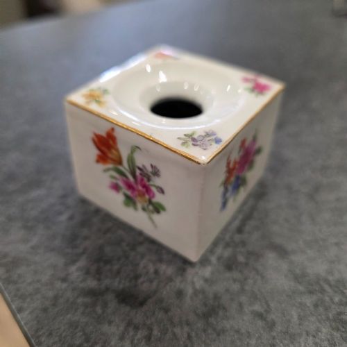 19THC MEISSEN FLORALLY PAINTED INKWELL - ADDITIONAL PHOTO 5