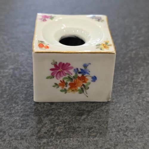19THC MEISSEN FLORALLY PAINTED INKWELL - ADDITIONAL PHOTO 6