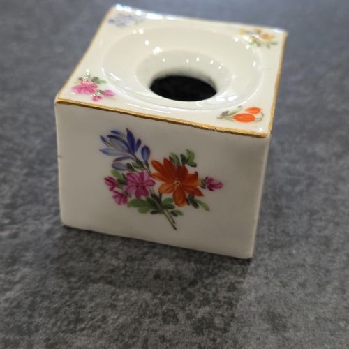 19THC MEISSEN FLORALLY PAINTED INKWELL - ADDITIONAL PHOTO 7