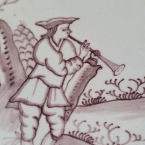 18TH CENTURY LIVERPOOL DELFT MANGANESE TILE MAN PLAYING A FLUTE - ADDITIONAL PHOTO 1