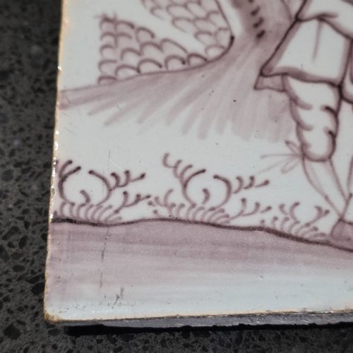 18TH CENTURY LIVERPOOL DELFT MANGANESE TILE MAN PLAYING A FLUTE - ADDITIONAL PHOTO 3