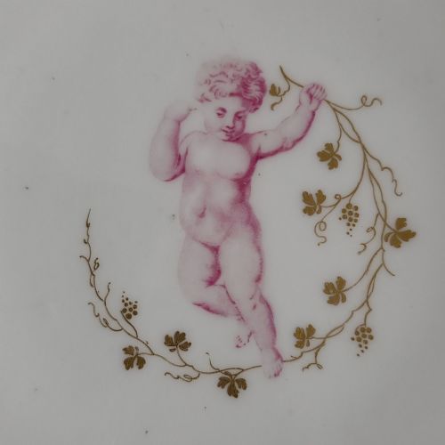 DELIGHTFUL 19THC CHERUB DECORATED TAZZA BY MINTON - ADDITIONAL PHOTO 3