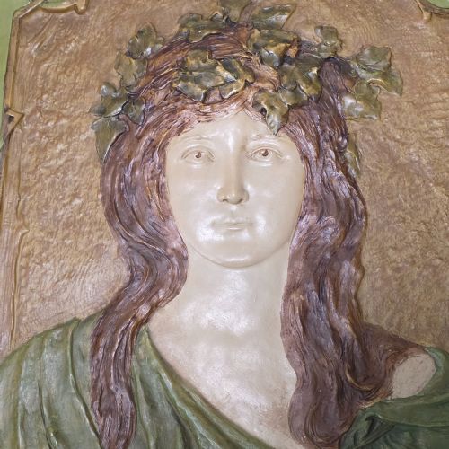 FABULOUS LARGE 56CM ERNST WAHLISS ART NOUVEAU CERAMIC PLAQUE OF A YOUNG MAIDEN - ADDITIONAL PHOTO 3