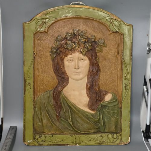 FABULOUS LARGE 56CM ERNST WAHLISS ART NOUVEAU CERAMIC PLAQUE OF A YOUNG MAIDEN - ADDITIONAL PHOTO 4