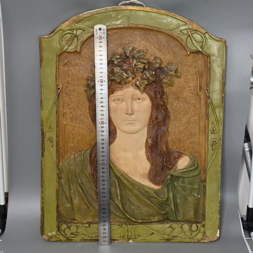 FABULOUS LARGE 56CM ERNST WAHLISS ART NOUVEAU CERAMIC PLAQUE OF A YOUNG MAIDEN - ADDITIONAL PHOTO 5