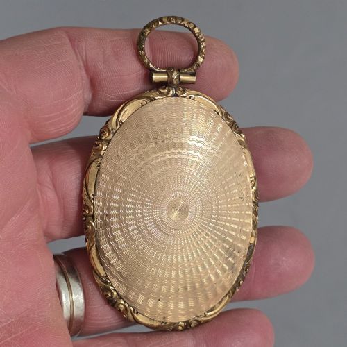 FINE EARLY 19THC PAINTED PORTRAIT MINIATURE OF GENTLEMAN IN GILT METAL FRAME - ADDITIONAL PHOTO 4