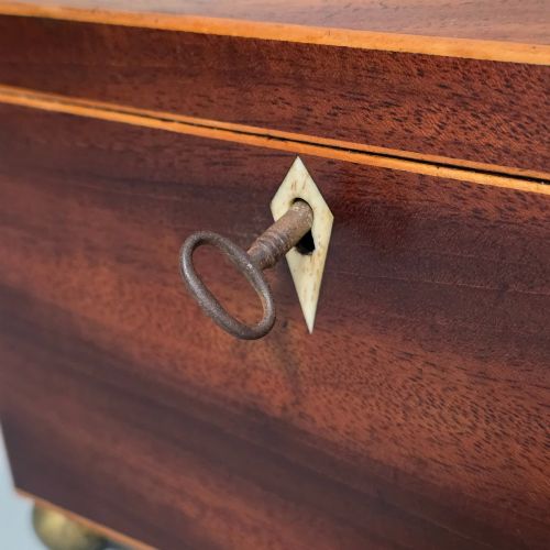 ANTIQUE REGENCY QUALITY MAHOGANY INLAID TEA CADDY WITH BONE ESCUTCHEON - ADDITIONAL PHOTO 8
