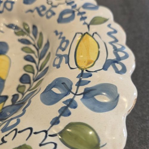 DUTCH DELFT POLYCHROME LOBED DISH 17TH CENTURY 34CM - ADDITIONAL PHOTO 5