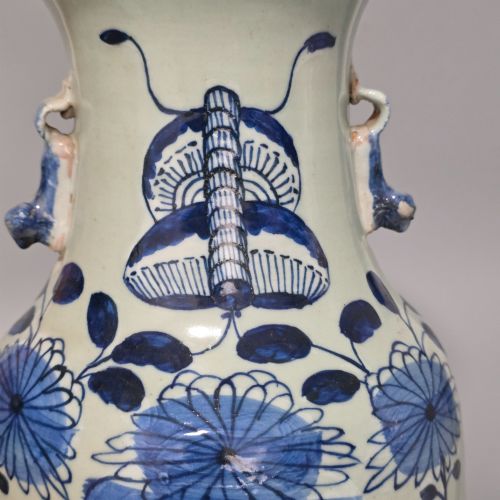 CHINESE QING DYNASTY 19THC CELADON GLAZED BLUE AND WHITE VASE - ADDITIONAL PHOTO 5