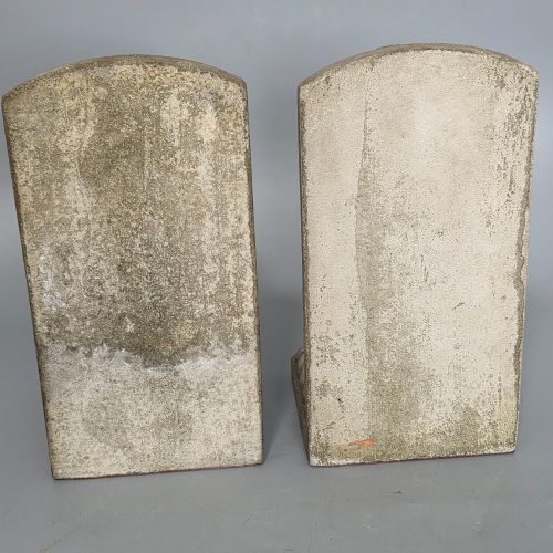 FINE VINTAGE PAIR OF CAST STONE FLEUR DE LIS LION SHIELD BOOKENDS C1940S - ADDITIONAL PHOTO 2