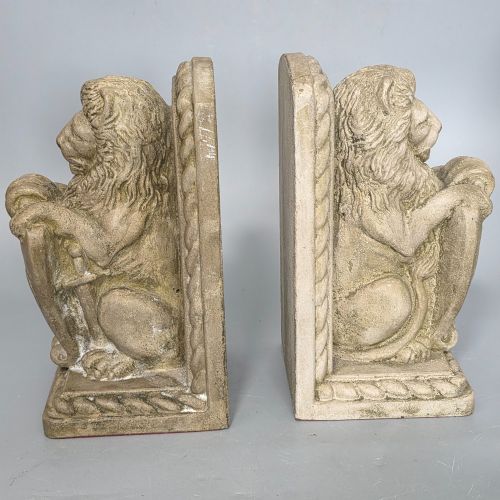 FINE VINTAGE PAIR OF CAST STONE FLEUR DE LIS LION SHIELD BOOKENDS C1940S - ADDITIONAL PHOTO 3