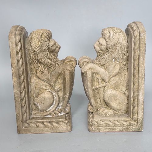 FINE VINTAGE PAIR OF CAST STONE FLEUR DE LIS LION SHIELD BOOKENDS C1940S - ADDITIONAL PHOTO 4