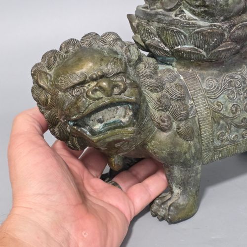19THC LARGE CHINESE BRONZE GUANYIN ON A DOG OF FO 33CM HIGH - ADDITIONAL PHOTO 1