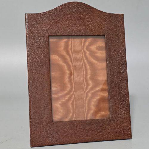 DELIGHTFUL VINTAGE ASPREY LEATHER EASEL LEATHER BACKED PHOTO FRAME C1930 - ADDITIONAL PHOTO 3